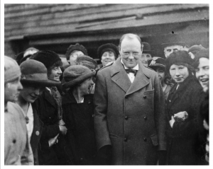 Churchill mingling with women workers, Glasgow 1918